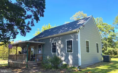 1752 Summit Point Rd, Berryville, VA 22611