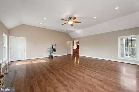 Living - 674 Browntown Rd, Boyce, VA 22620 photo 3 of 7