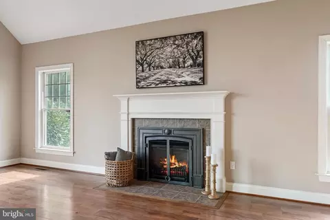 Living - 674 Browntown Rd, Boyce, VA 22620 photo 2 of 7