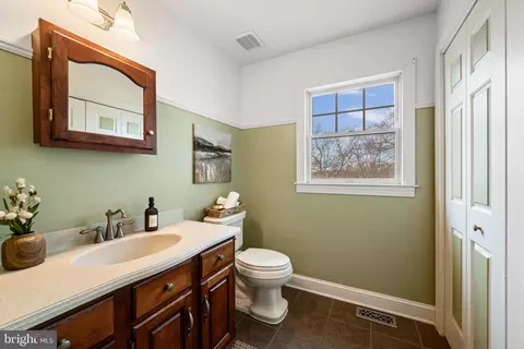 Bath - 674 Browntown Rd, Boyce, VA 22620 photo 3 of 4