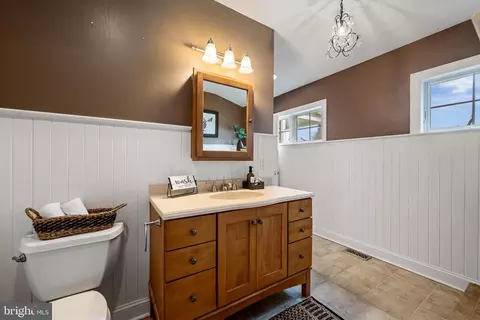 Bath - 674 Browntown Rd, Boyce, VA 22620 photo 2 of 4