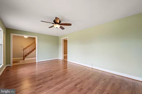 Living - 674 Browntown Rd, Boyce, VA 22620 photo 6 of 7