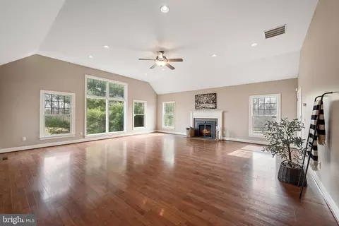 Living - 674 Browntown Rd, Boyce, VA 22620 photo 1 of 7