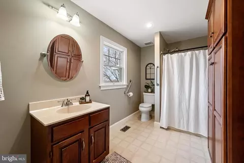 Bath - 674 Browntown Rd, Boyce, VA 22620 photo 1 of 4