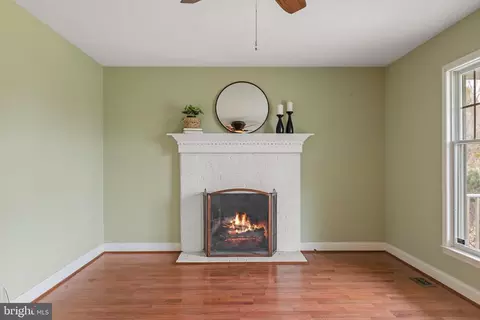 Living - 674 Browntown Rd, Boyce, VA 22620 photo 5 of 7