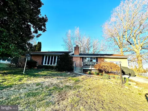 211 Smallwood Ln, Berryville, VA 22611