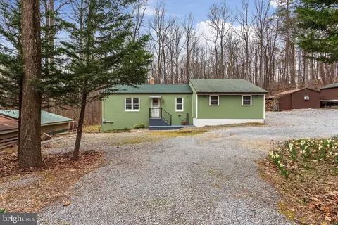557 Beechwood Ln, Bluemont, VA 20135