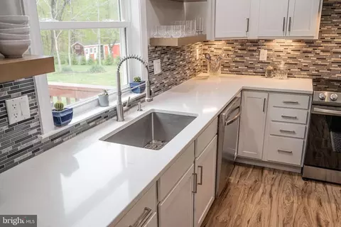 Kitchen - 454 Pine Grove Rd, Bluemont, VA 20135 photo 2 of 5