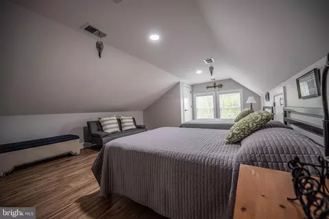 Bedroom - 454 Pine Grove Rd, Bluemont, VA 20135 photo 8 of 8