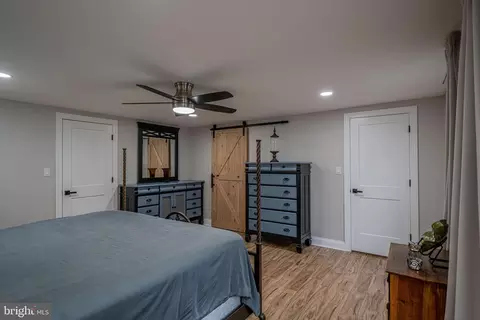 Bedroom - 454 Pine Grove Rd, Bluemont, VA 20135 photo 3 of 8