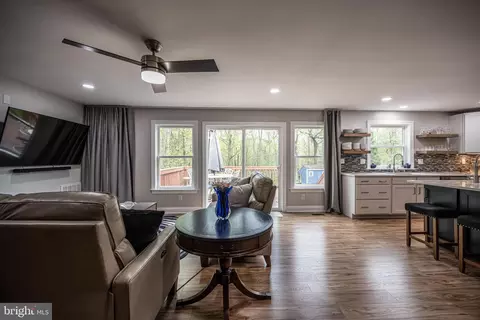Living - 454 Pine Grove Rd, Bluemont, VA 20135 photo 3 of 4