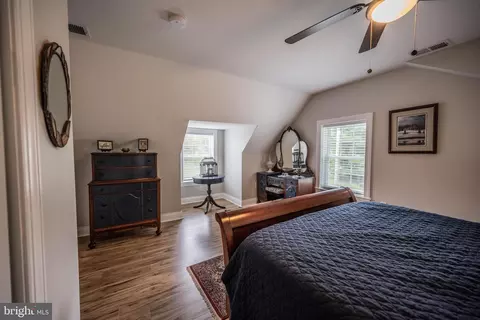 Bedroom - 454 Pine Grove Rd, Bluemont, VA 20135 photo 5 of 8