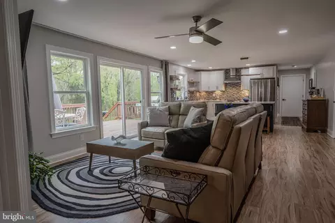 Living - 454 Pine Grove Rd, Bluemont, VA 20135 photo 2 of 4