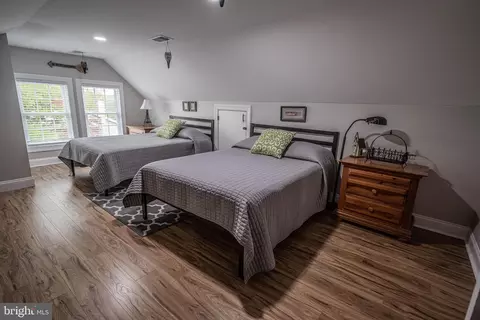 Bedroom - 454 Pine Grove Rd, Bluemont, VA 20135 photo 7 of 8