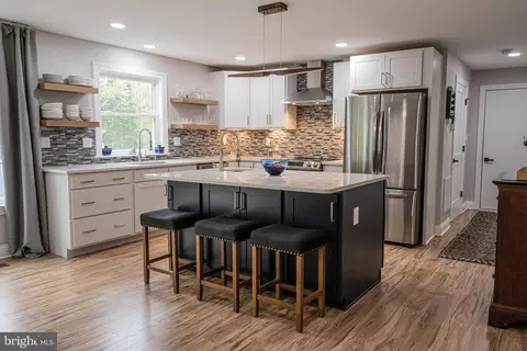 Kitchen - 454 Pine Grove Rd, Bluemont, VA 20135 photo 3 of 5