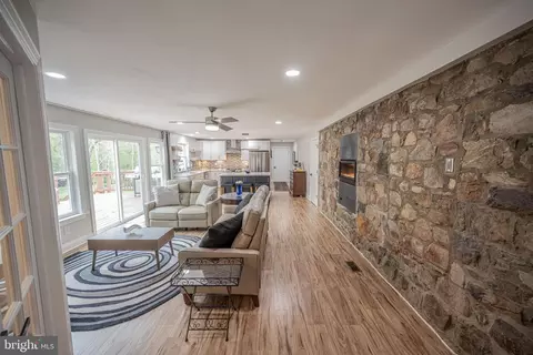 Living - 454 Pine Grove Rd, Bluemont, VA 20135 photo 1 of 4