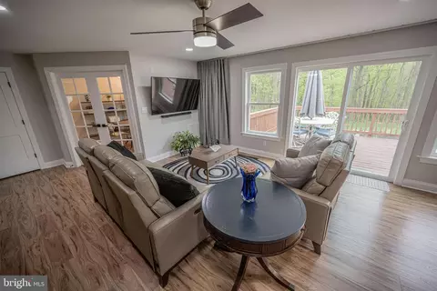Living - 454 Pine Grove Rd, Bluemont, VA 20135 photo 4 of 4
