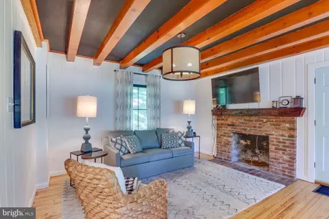 Living - 3295 River Rd, Bluemont, VA 20135 photo 1 of 2
