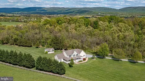 144 Long Field Ln, Berryville, VA 22611