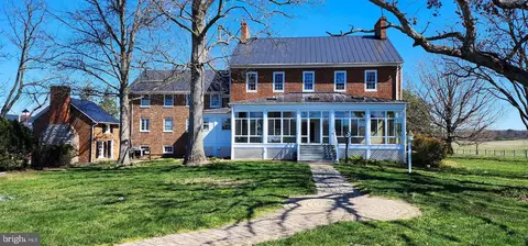 Exterior - 1074 Berrys Ferry Rd, White Post, VA 22663 photo 2 of 5