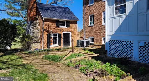 Exterior - 1074 Berrys Ferry Rd, White Post, VA 22663 photo 3 of 5