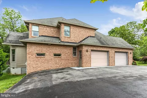 321 S Buckmarsh St, Berryville, VA 22611