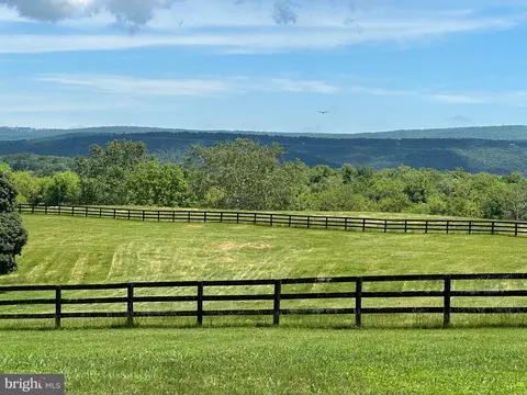 266 Quarter Horse Ln, Boyce, VA 22620