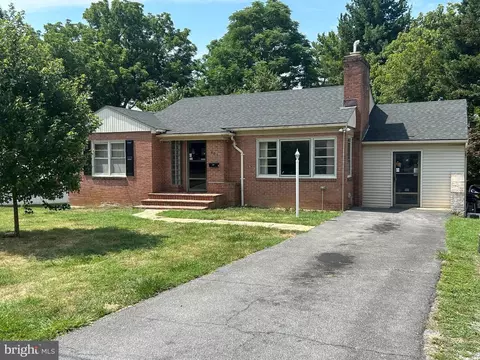 407 Walnut St, Berryville, VA 22611