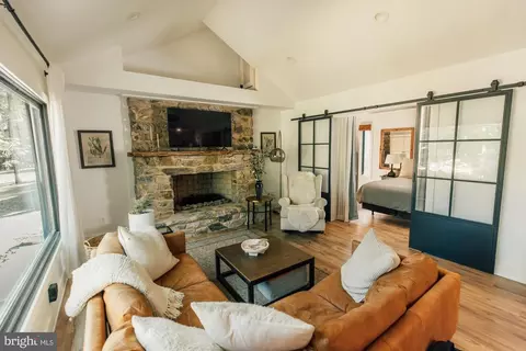 167 Poplar Ln, Bluemont, VA 20135