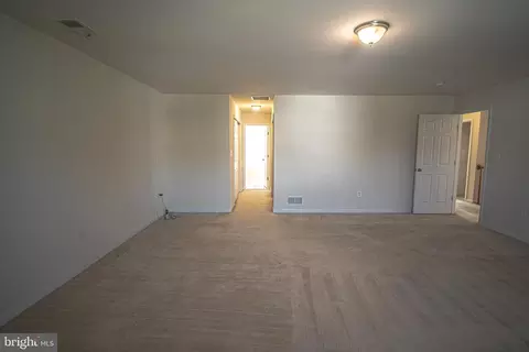 Entry Way - 121 Roseville Ct, Boyce, VA 22620 photo 7 of 10