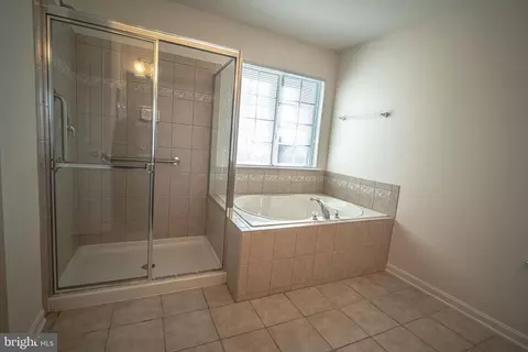 Bath - 121 Roseville Ct, Boyce, VA 22620 photo 3 of 7