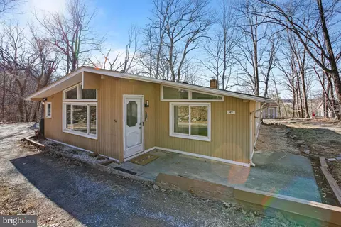 49 Honeysuckle Ct, Bluemont, VA 20135