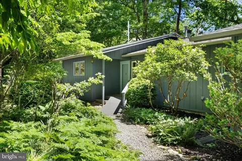 384 Old Ferry Ln, Bluemont, VA 20135 photo 2