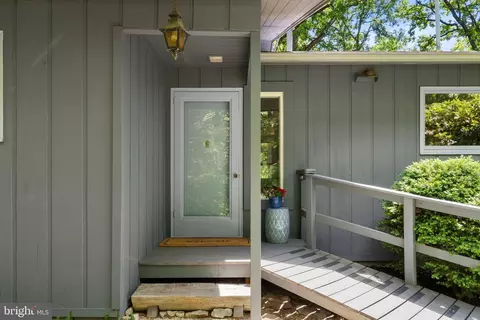 384 Old Ferry Ln, Bluemont, VA 20135 photo 15