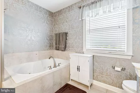 Bath - 108 Roseville Ct, Boyce, VA 22620 photo 5 of 10