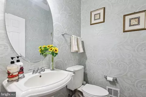 Bath - 108 Roseville Ct, Boyce, VA 22620 photo 2 of 10