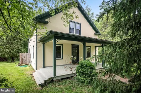 616 Pine Grove Rd, Bluemont, VA 20135