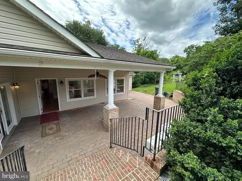 2 Whiting Ave, Boyce, VA 22620 photo 3