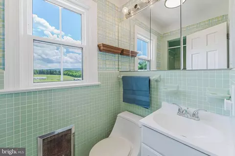 Bath - 367 Kennel Rd, Boyce, VA 22620 photo 3 of 6