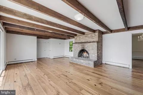 Living - 367 Kennel Rd, Boyce, VA 22620 photo 6 of 9