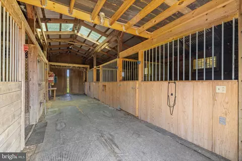 Entry Way - 367 Kennel Rd, Boyce, VA 22620 photo 7 of 8
