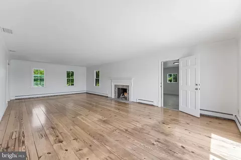 Living - 367 Kennel Rd, Boyce, VA 22620 photo 3 of 9