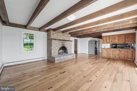 Living - 367 Kennel Rd, Boyce, VA 22620 photo 7 of 9
