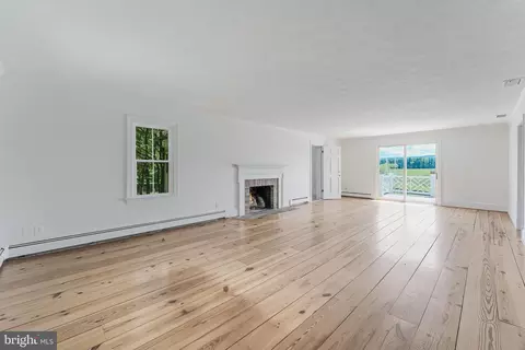 Living - 367 Kennel Rd, Boyce, VA 22620 photo 2 of 9