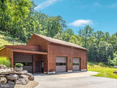 Exterior - 4327 Ebenezer Rd, Bluemont, VA 20135 photo 5 of 24