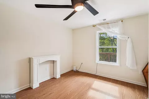 Bedroom - 884 Old Ferry Ln, Bluemont, VA 20135 photo 2 of 8