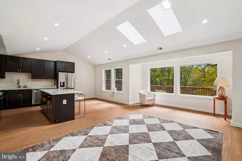Entry Way - 884 Old Ferry Ln, Bluemont, VA 20135 photo 3 of 9
