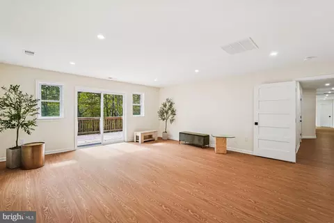 Living - 884 Old Ferry Ln, Bluemont, VA 20135 photo 5 of 6