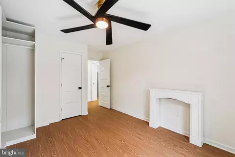 Bedroom - 884 Old Ferry Ln, Bluemont, VA 20135 photo 3 of 8
