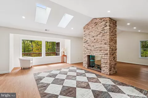 Living - 884 Old Ferry Ln, Bluemont, VA 20135 photo 1 of 6